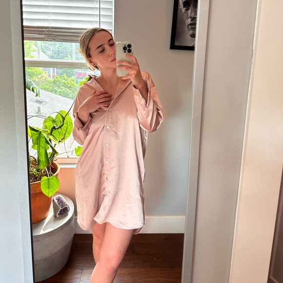 Light pink oversized button up dress - Picture 4 of 5